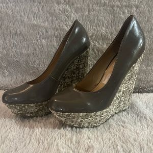 NWOB Steve Madden Taupe size 8 tall wedges